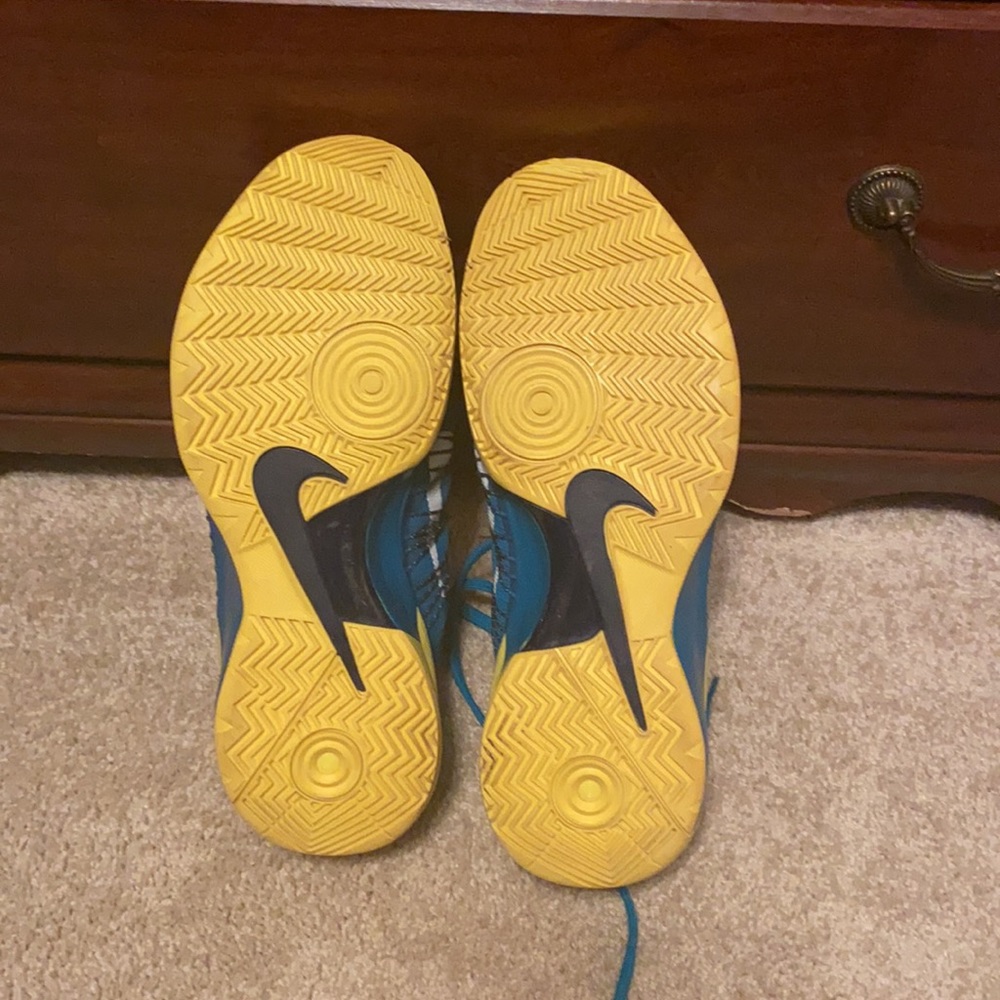 Nike Hyperdunks - Picture 2 of 4